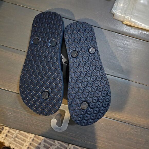 Old Navy Boys Milk Black Slip On Ankle Strap Flip Flop Flat Sandal Size 2/3 - Picture 9 of 13